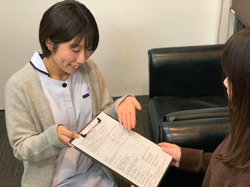 問診表記入の様子